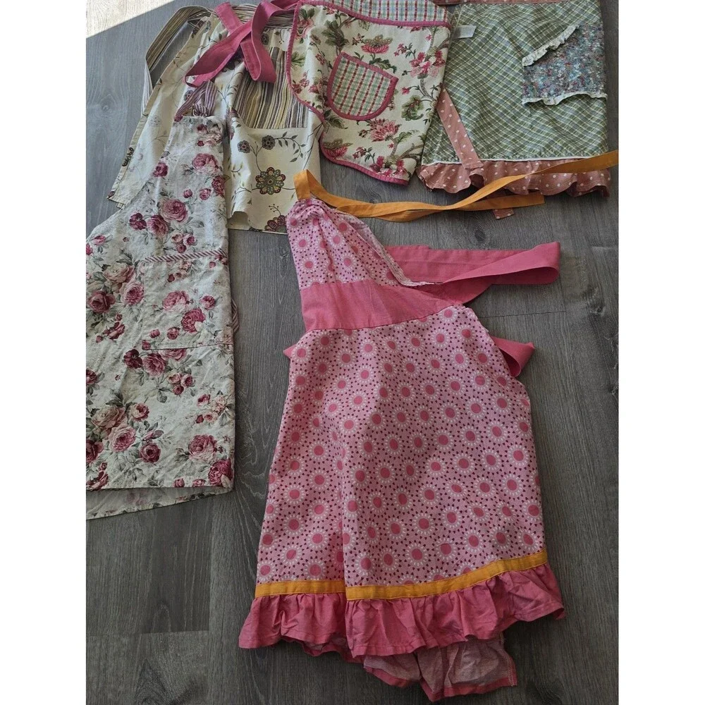 Lot of 5 Womans Aprons Half & Bib ~ Floral Scalloped  Ruffle Feminine Designs - Picture 12 of 12